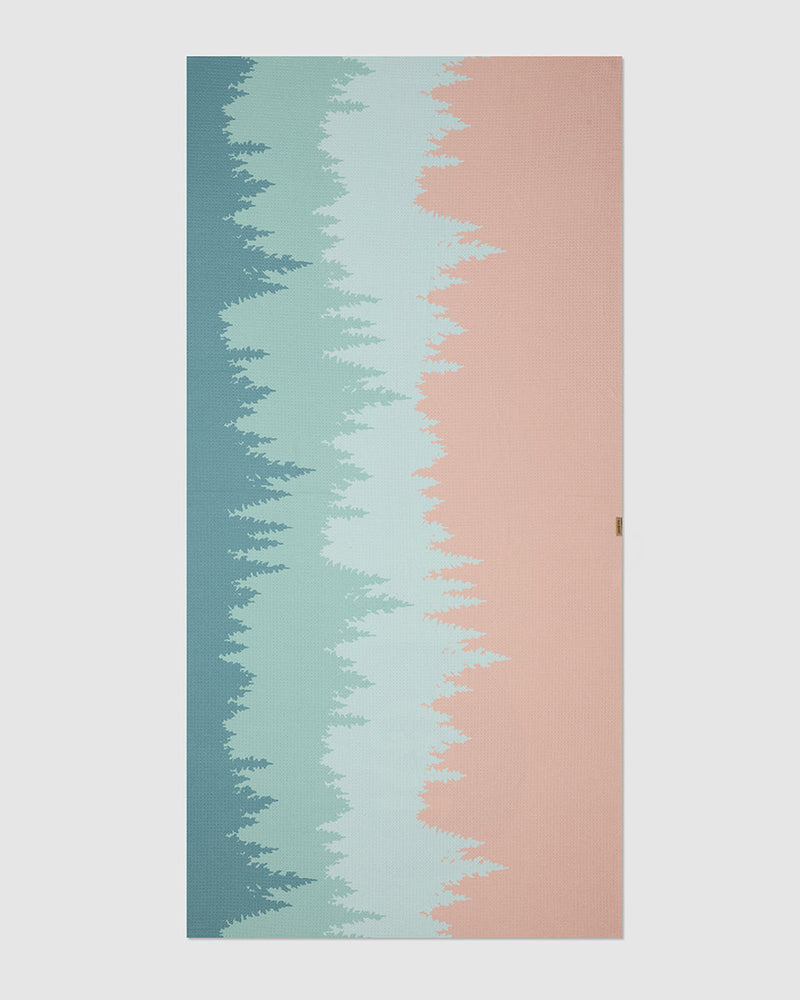 Green-Sustainable-Packable-Beach-Towel